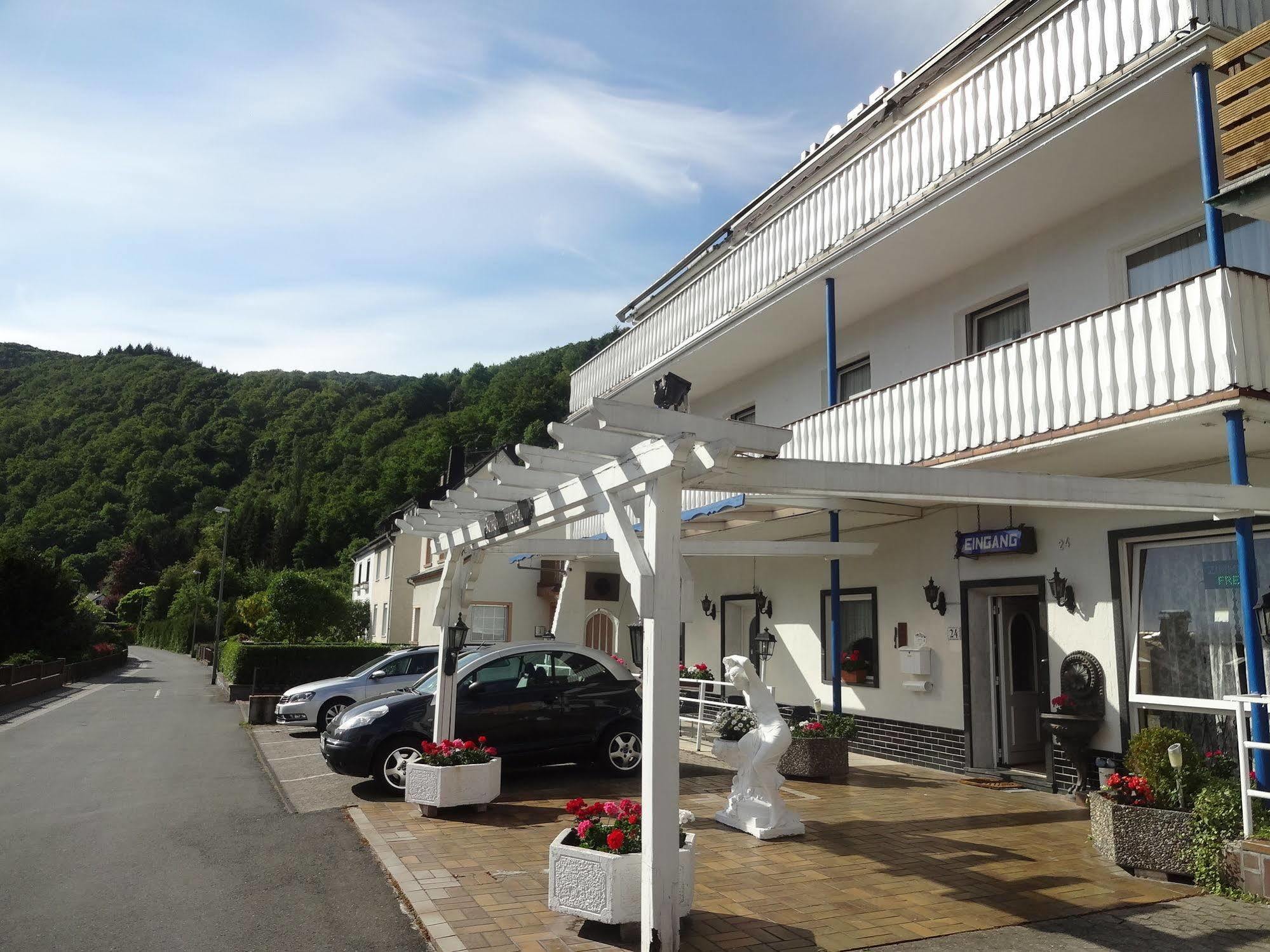 Star Hotel Fachbach Exterior photo
