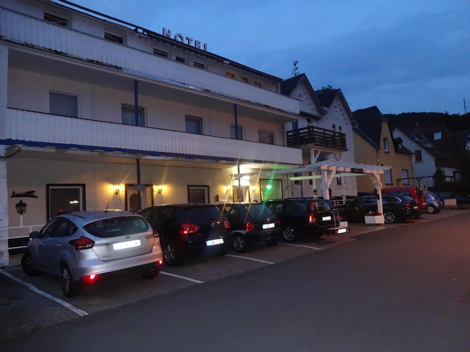 Star Hotel Fachbach Exterior photo